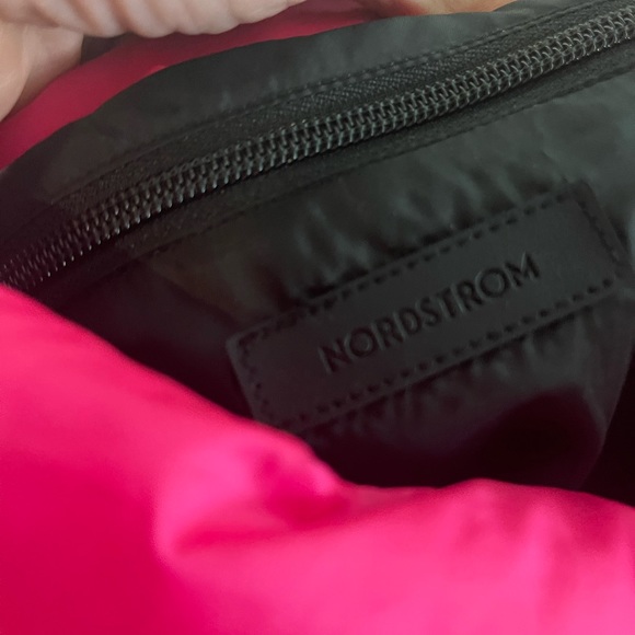 Nordstrom brand hot pink puffy nylon crossover bag purse adjustable strap nwot - Picture 3 of 6
